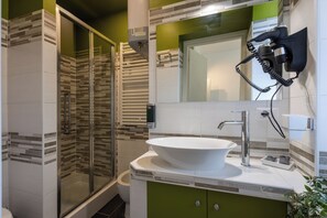 Family Triple Room (Lime Suite) | Bathroom | Shower, rainfall showerhead - Cornelia Vatican Suites (Rome)