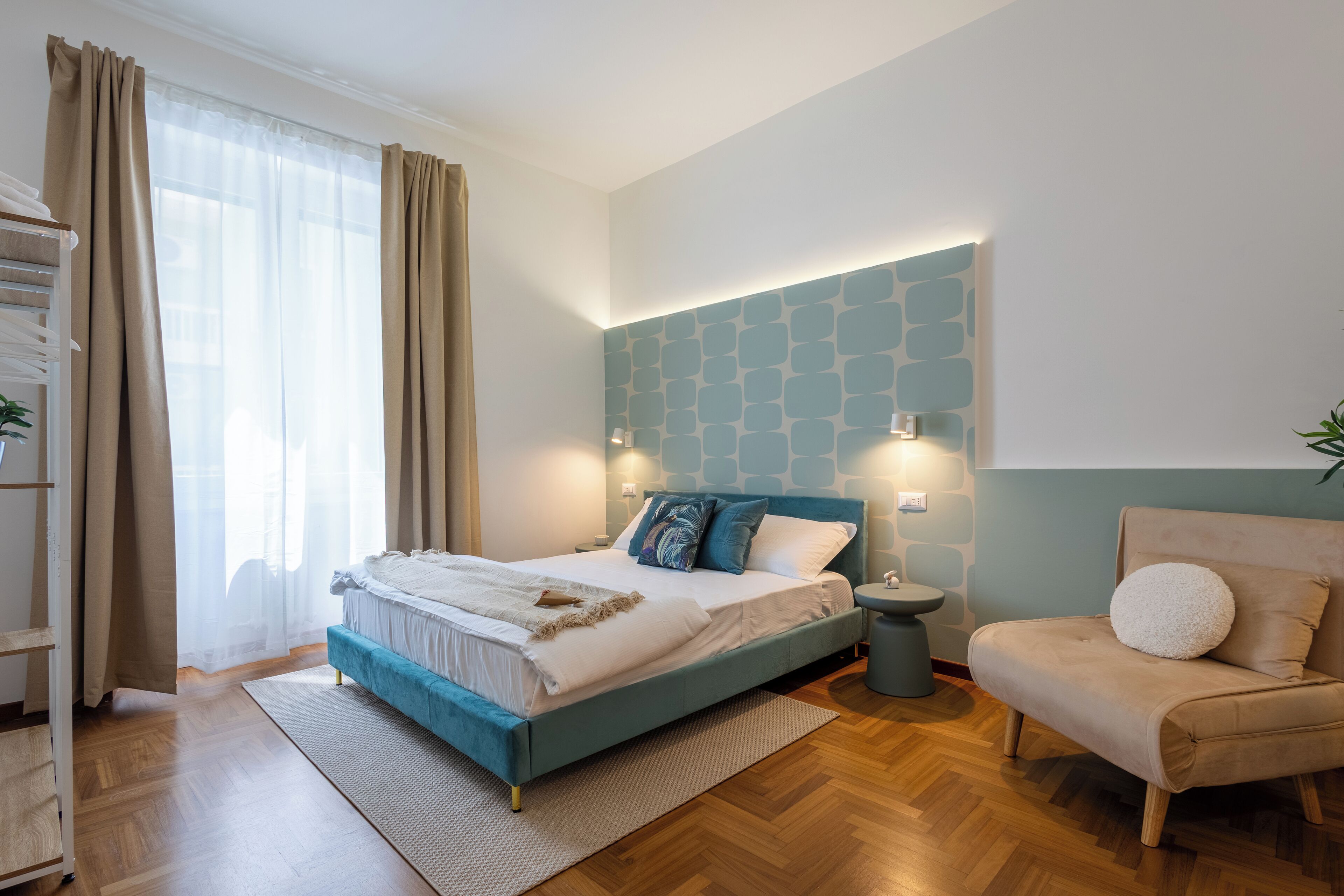 Escritorio, cortinas blackout, wifi gratis y ropa de cama 