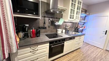 Micro-ondas, cooktop, lava-louças