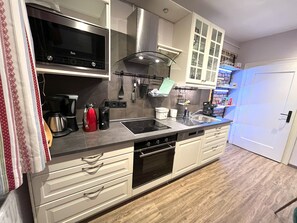 Microwave, stovetop, dishwasher - Vacation apartment 90 m², 2 bedrooms (6 beds in total), 1 living room near Vilstalradweg (Vilshofen an der Donau)