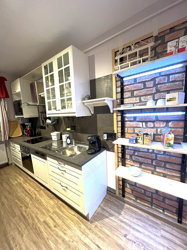 Microwave, stovetop, dishwasher - Vacation apartment 90 m², 2 bedrooms (6 beds in total), 1 living room near Vilstalradweg (Vilshofen an der Donau)