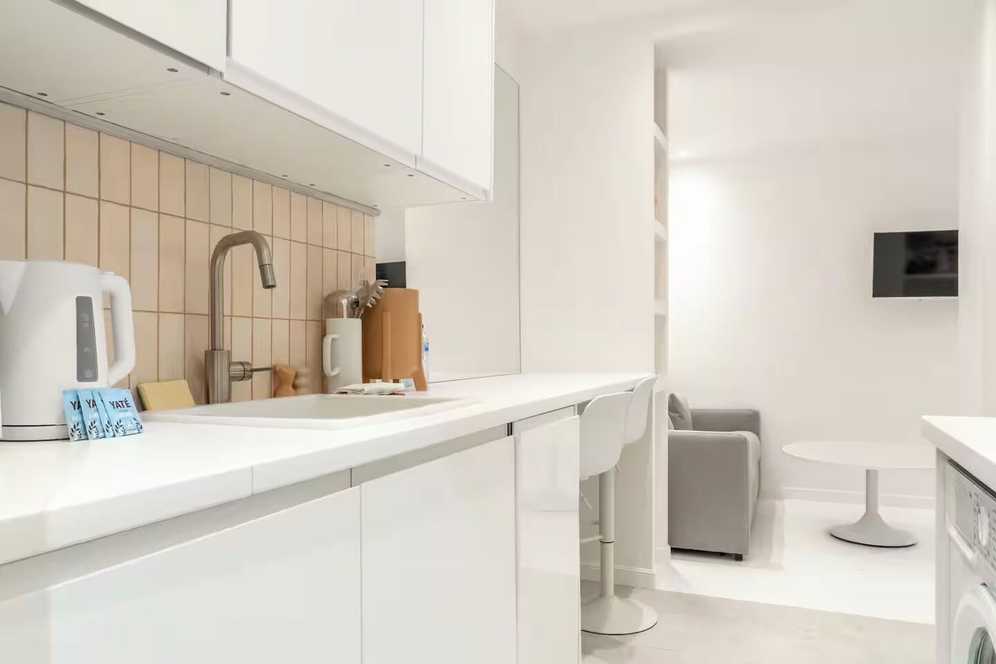 Comfort Apartment | Private kitchen | Fridge, microwave, oven, stovetop