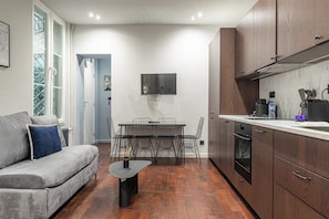 Comfort Apartment | Private kitchen | Fridge, microwave, oven, stovetop