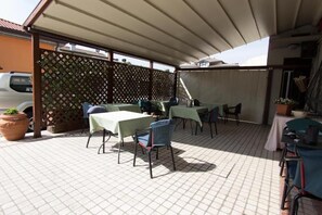Outdoor dining - Hotel Ristorante Brusco (Caldiero)