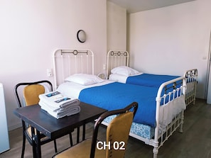 Chambre Double, 2 lits une place