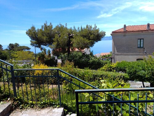 Apartment in villa near the beach