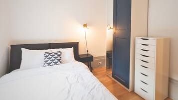 3 bedrooms, desk, iron/ironing board, WiFi