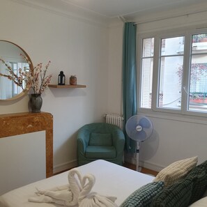 3 slaapkamers, een strijkplank/strijkijzer, wifi, beddengoed