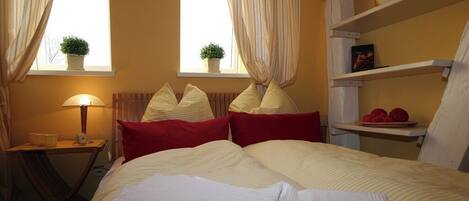 2 chambres, fer et planche à repasser, Wi-Fi gratuit, draps fournis