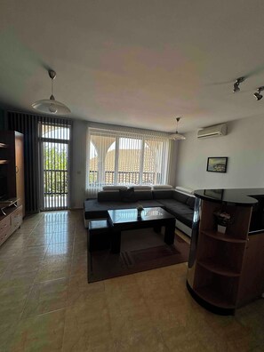 Appartement Standard, 1 chambre, balcon, vue mer | Coin séjour