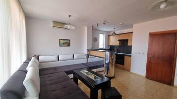 Verdunkelungsvorhänge, Bügeleisen/Bügelbrett, kostenloses WLAN