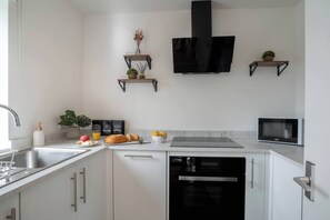 Frigorifero, microonde, forno, macchina per tè/caffè