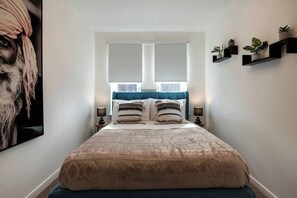 1 Schlafzimmer, Schreibtisch, Bügeleisen/Bügelbrett, Reisekinderbett