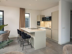 Fridge, oven, stovetop, dishwasher