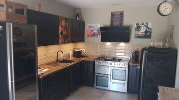 Micro-ondes, four, plaque de cuisson, lave-vaisselle