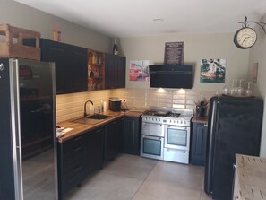 Micro-ondas, fogão, cooktop, lava-louças