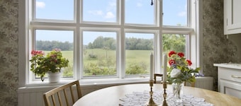 School on the lake: 215m² - 5 bedrooms. - 2 bathrooms