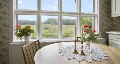 School on the lake: 215m² - 5 bedrooms. - 2 bathrooms
