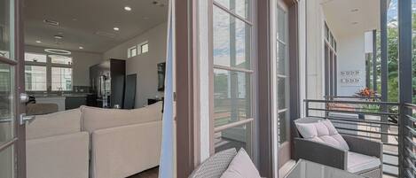 المنطقة المحيطة بالمنشأة