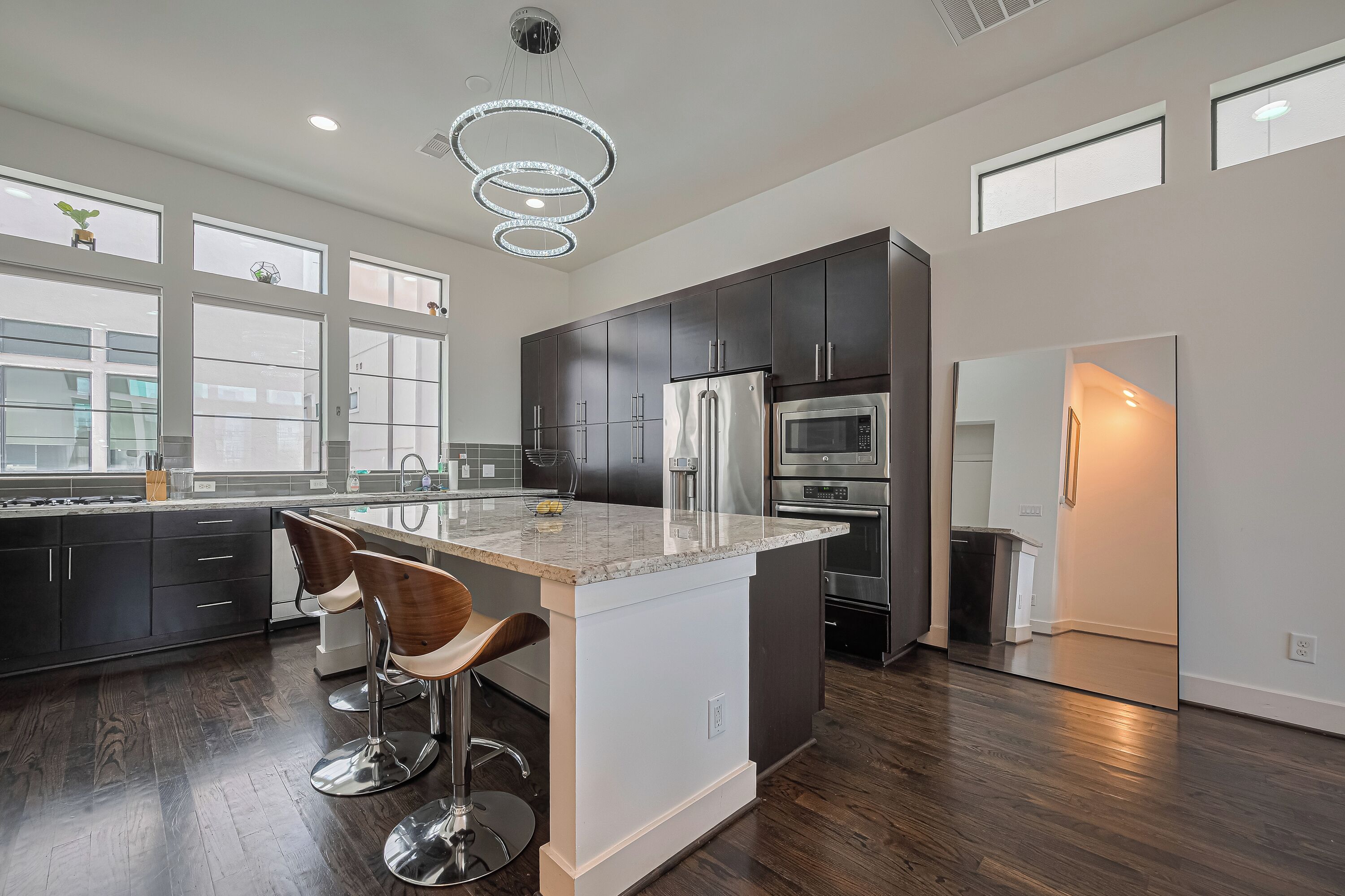 ثلاجة، ميكروويف، فرن، موقد طهي مسطح