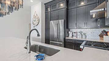 House, Multiple Beds (Henderson Beach Villa #2) | Private kitchen