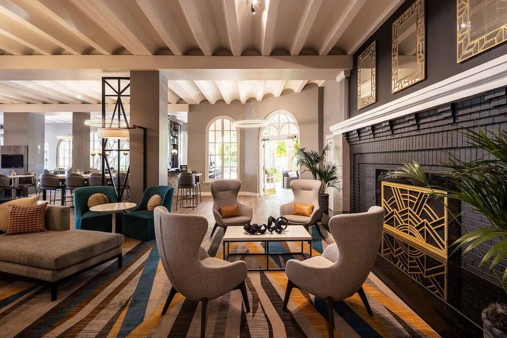 Pet Friendly 2 Queen Stay! Sunset Views, Relaxing Pool | Steps from Golf Course!