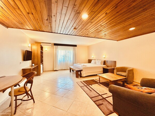 객실 내 금고, 책상, 노트북 작업 공간, 무료 WiFi