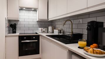 Cookware/dishes/utensils