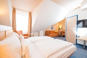 Tallelokero huoneessa, pimennysverhot, ilmainen Wi-Fi