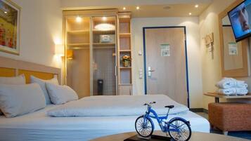 Zimmersafe, Verdunkelungsvorhänge, kostenloses WLAN