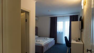 Comfort-Doppelzimmer, 1 King-Bett | Minibar, Schreibtisch, kostenloses WLAN, Bettwäsche