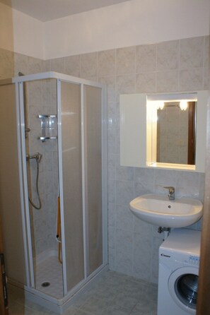 Bathroom - Have a Nice Stay in our Well-equipped Flat With Balcony (Lignano Sabbiadoro)