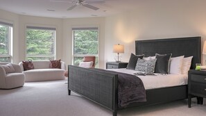 6 bedrooms, iron/ironing board, free WiFi, bed sheets