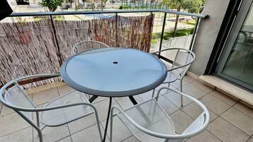Apartament, 2 dormitoris, terrassa, vistes a la piscina | Balcó