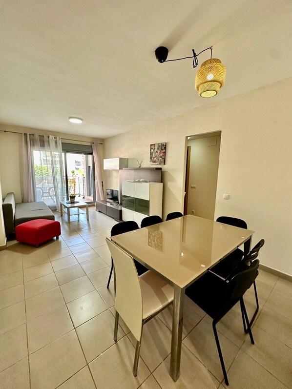 Apartment, 2 Bedrooms, Terrace, Pool View | Dining