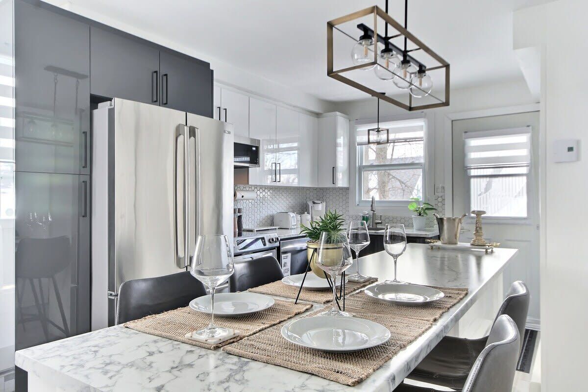 Frigorífic, microones, forn i placa de cuina 