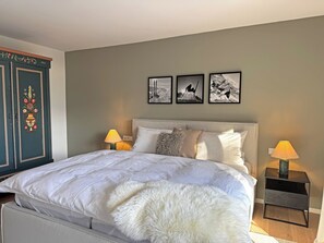 4 bedrooms, desk, iron/ironing board, free WiFi - Vacation home Allgäu: eat-in kitchen, fireplace, 4 bedrooms, 3 bathrooms, terrace & hot tub (Oberstdorf)