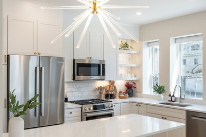 Luxurious Condo near MIT, Harvard & the T+ Parking