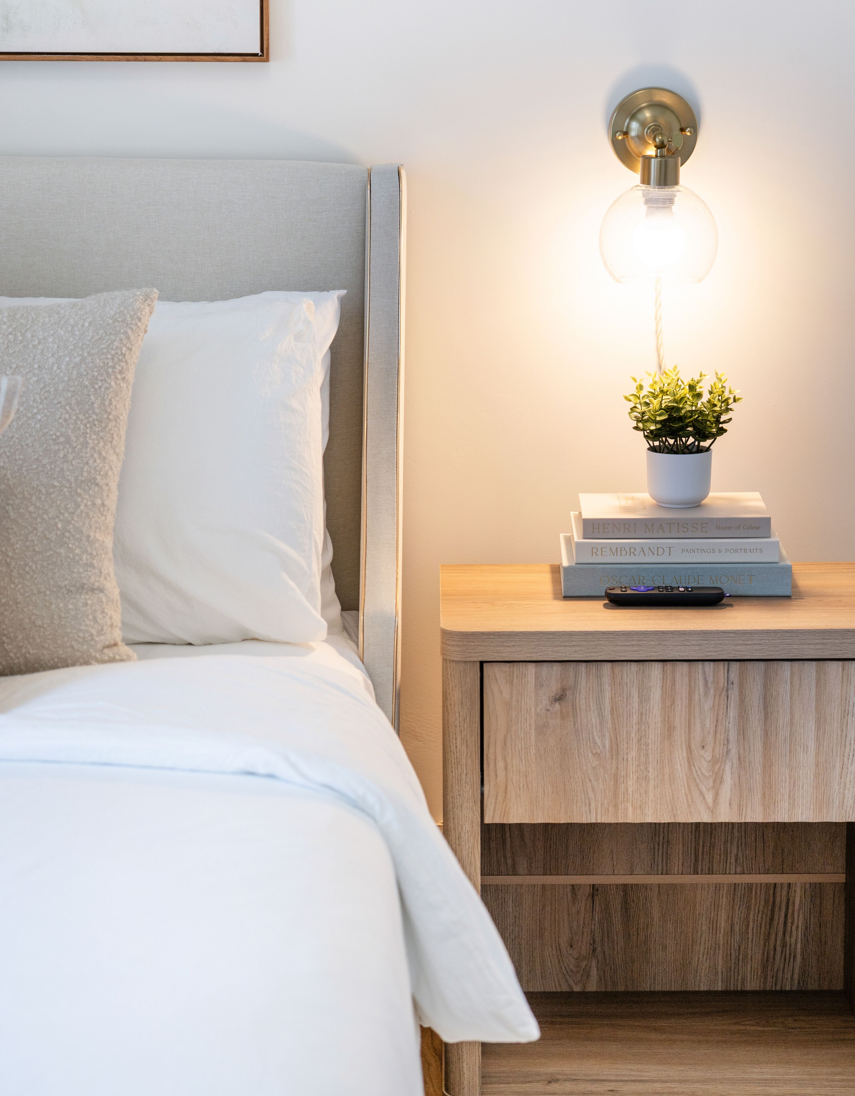 5 bedrooms, iron/ironing board, WiFi, bed sheets