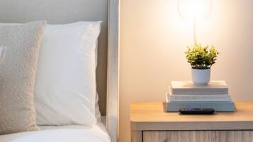 5 bedrooms, iron/ironing board, WiFi, bed sheets