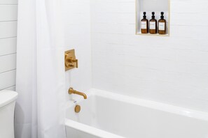 Shower, hair dryer, towels, soap - Luxurious Condo near MIT, Harvard & the T+ Parking (Cambridge)