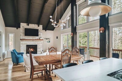 Cozy Chalet by the Lake | Your Perfect Escape