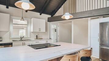 KylskÄp, mikrovÄgsugn, ugn och spishÀll