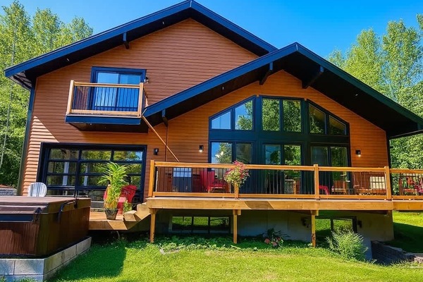 Retraite accueillante : Imprégnez-vous de la nature, détendez-vous dans le spa et admirez des vues spectaculaires pour une expérience de sérénité absolue.