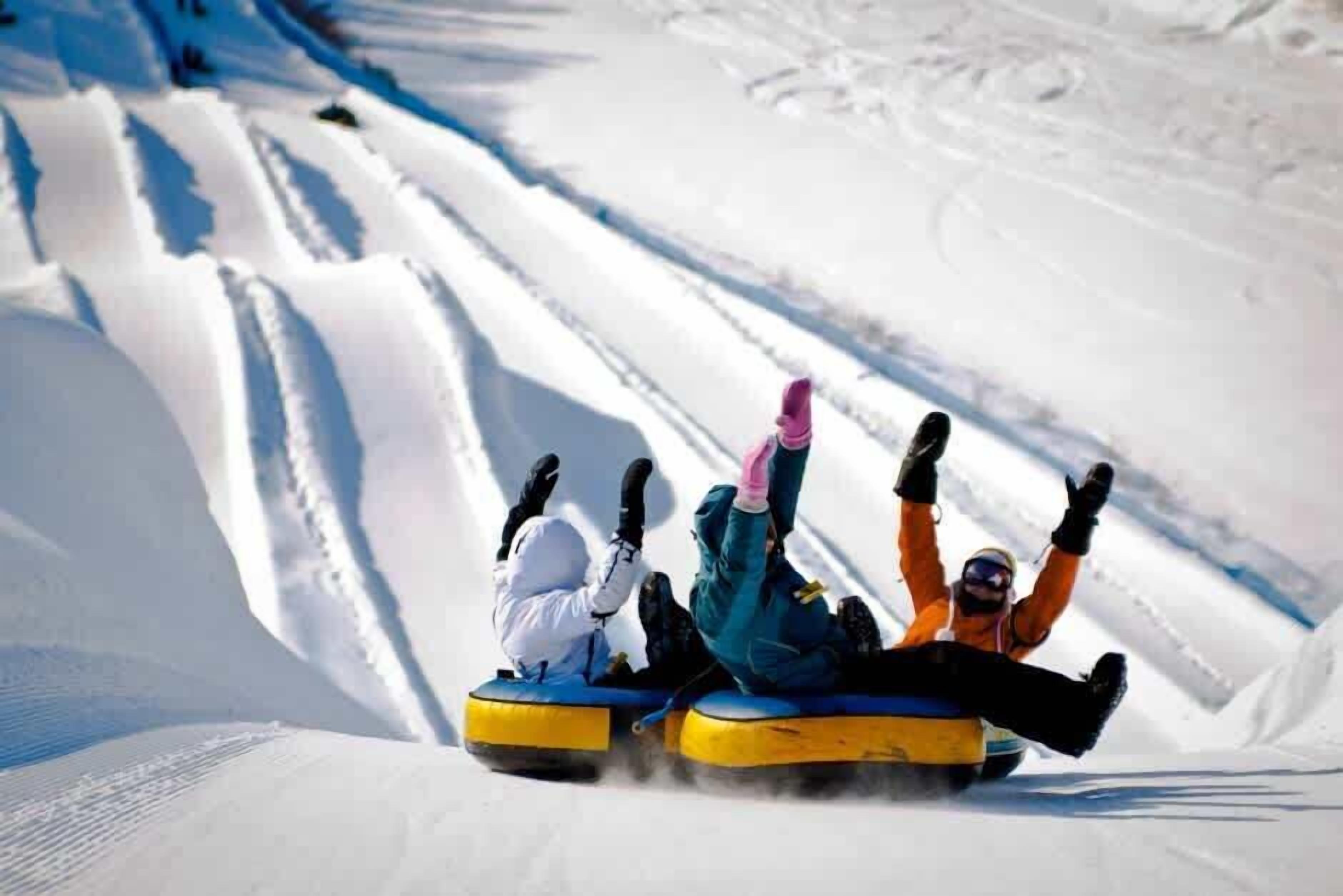 Le Village Vacances Valcartier est situé à moins de 32 minutes (40 Km) Le Village vacances Valcartier est un complexe de loisirs québécois situé à Saint-Gabriel-de-Valcartier au nord de la ville de Québec. www.valcartier.com