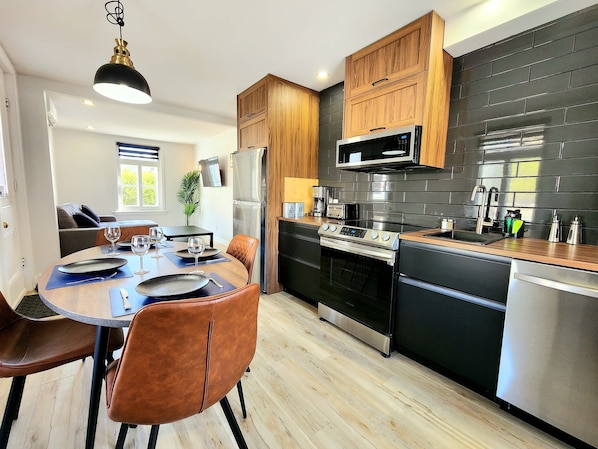 Kühlschrank, Mikrowelle, Ofen, Geschirrspüler