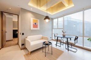 Deluxe Apartment, City View | Living area | 50-inch Smart TV with digital channels, Netflix, streaming services - Bio 26 Apartments  (Medellín)