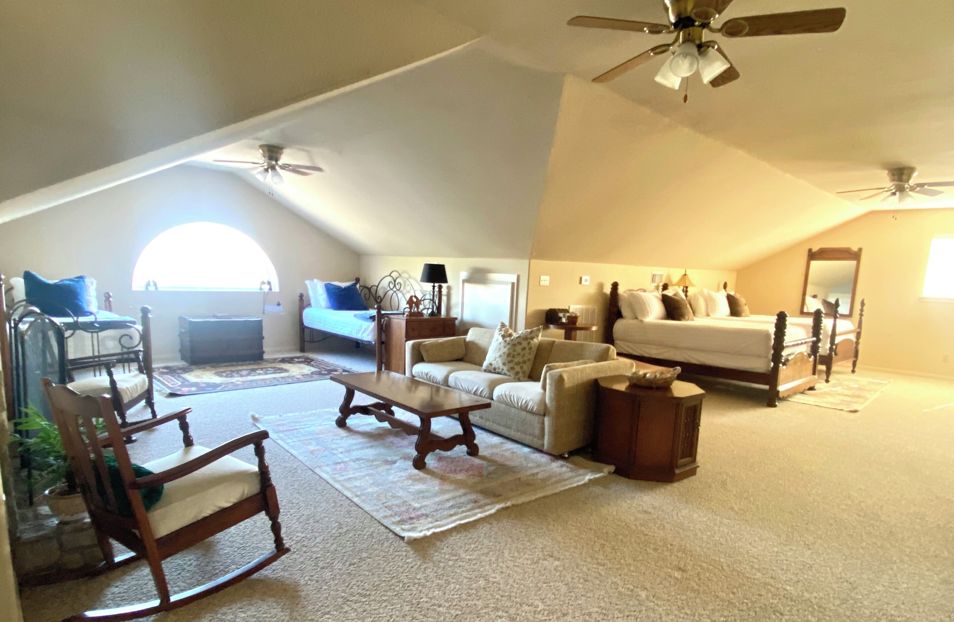 6 habitaciones, tabla de planchar con plancha, wifi y ropa de cama 