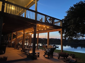 Terrace/patio - 16 overnight guests, 3 Boat Docks, Fishing, Swimming, Kayaking, Reunions (Angleton)