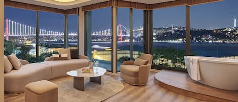 Bosphorus Suite | Minibar, tabla de planchar con plancha, wifi gratis y ropa de cama